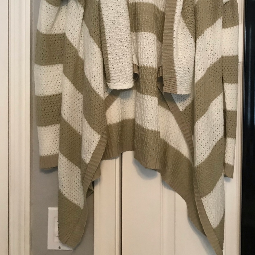 Cardigan - Picture 2 of 3